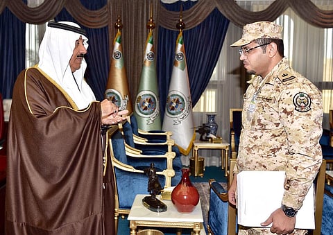 وزير الحرس الوطني يستقبل العالم الإكلينيكي "الحكمي" ويهنئه على تفوقه