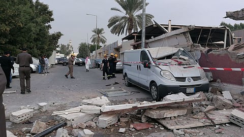 شاهد.. تسرب الغاز فانهار المنزل وأصيب رجل وامرأة في الرياض