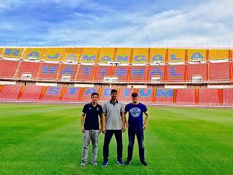 "الصالح" و"تاكو" يطلعان على تجهيزات معسكر الأخضر في تايلاند