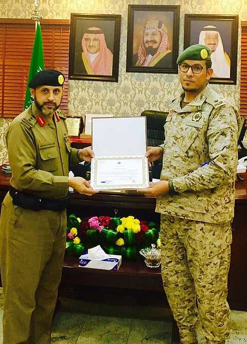 ضابط بالقوات المسلحة يطيح بمقيم هرب بعد حادثة دهس بالطائف