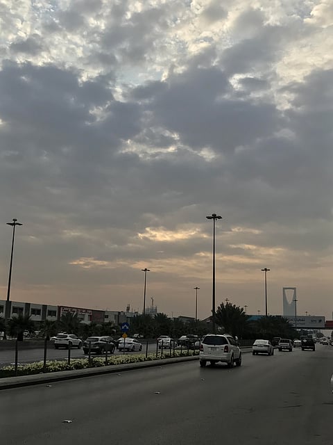 أجواء العاصمة مُلبدة بالغيوم وانخفاضٌ ملموسٌ بدرجات الحرارة على عموم المناطق