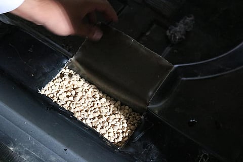 انكشاف حيلة "المقعد الخلفي" تُحبط محاولتي تهريب 51 ألف حبة محظورة