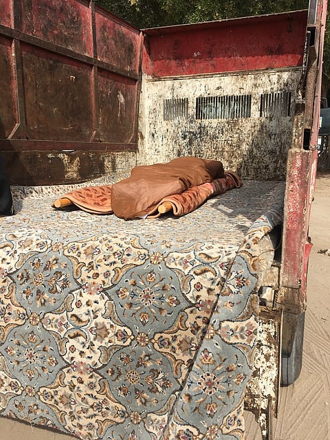 نقل الأموات بـ"سلوى" في مركبات خاصة و"الأهالي": سيارة نفايات كادت تنقل جثمان مقيم