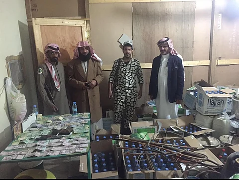 بالصور.. مجاهدو نجران يطيحون بخمسة مصانع للعرق المسكر