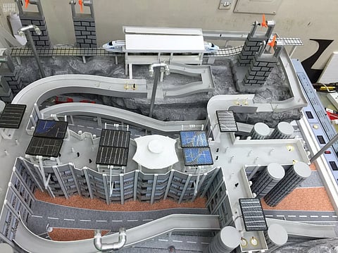 طالبان سعوديان يوفران الكهرباء في جسر الجمرات بـ"الطاقة المتجددة"