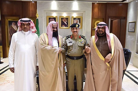 بأمر ولي العهد.. مدير الأمن العام يكرم مواطنيْن تعاونا مع الأمن العام