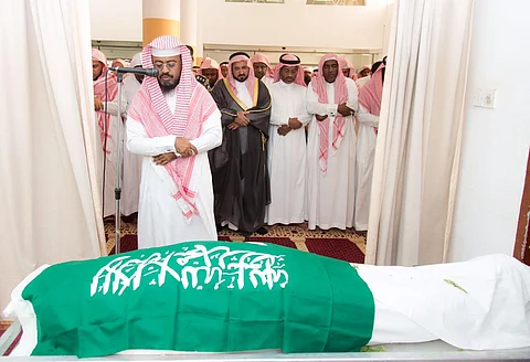 وكيل إمارة الباحة يؤدي صلاة الميت على الشهيد "العمري" في المخواة