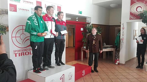 الرامي العنزي ينتزع فضية المسدس في عالمية النمسا