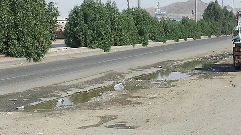 الحفريات تتربص بالسيارات على طريق "مكة- جدة" القديم