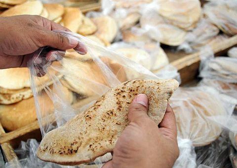 أمانة جدة تحذر من استخدام الأكياس والأوعية البلاستيكية في حفظ الأطعمة
