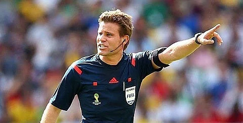 صافرة ألمانية تدير مواجهة الهلال والاتفاق وسويدية للأهلي والشباب
