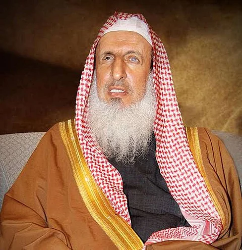 المفتي العام للسعودية يدعو "المرور" لوضع حوافز تشجيعية للسائقين المثاليين