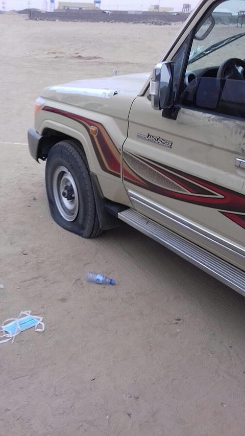 مواطن يحبط سرقة صراف آلي بنجران.. وينجح في إعطاب كفرات سيارة الجناة