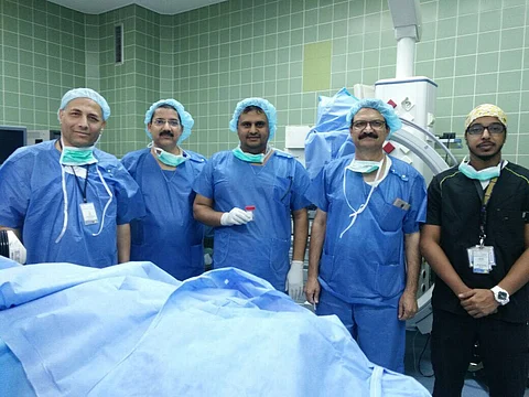 فريق طبي بجازان يستخرج شظية استقرت برقبة رجل أمن