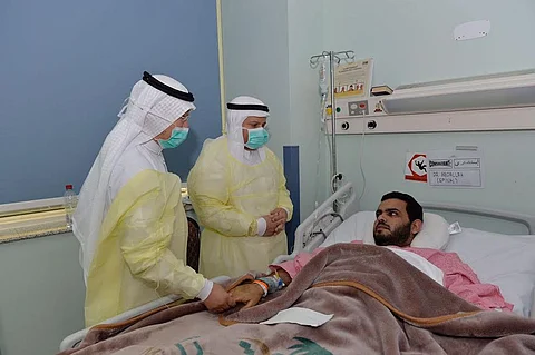 شاهد.. مدير جامعة المؤسس يطمئن على صحة مبتعث تعرض لحادث بالرياض