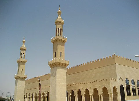 عصر اليوم.. الصلاة على زوجة الشيخ "العودة" وابنه "هشام" بشقراء