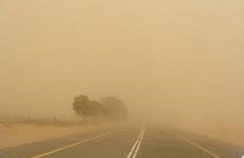 "الأرصاد": رياحٌ مُثيرة للأتربة تحدُّ من الرؤية على المدينة ومكة وحائل وتبوك والشمالية والقصيم