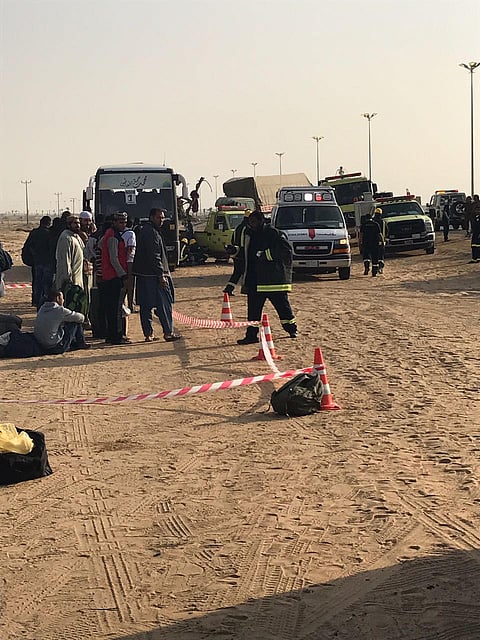 شاهد: إرهاب الشاحنات يتواصل.. شاحنة تلتحم بـ"حافلة" في ظلم والحصيلة 11 وفاة وإصابة