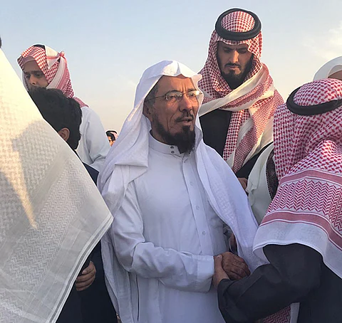 تركي الحمد يوجِّه ثلاث تغريدات للشيخ سلمان العودة: "كل العزاء لشيخي"