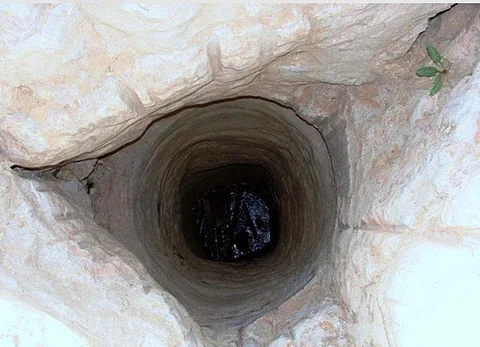 شاهد.. باحث يكشف لـ"سبق" حقيقة حفر "جنّ سليمان" للآبار المذهلة بلينة