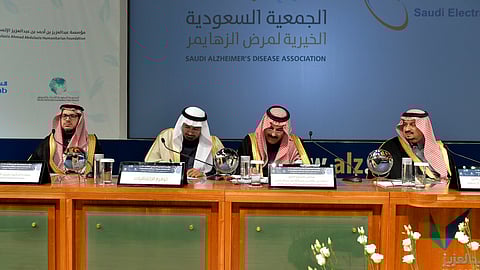 أمير الرياض يفتتح مؤتمر الزهايمر الدولي الثالث.. ويكرِّم الداعمين