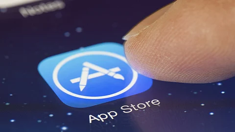 بعد تجديد العقوبات الأمريكية.. "آبل" تحذف تطبيقات إيرانية من متجرها