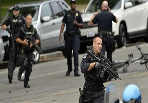 شرطة "لوس أنجليس" الأمريكية تقتل شاباً هاجَمَ 3 أشخاص بسكين