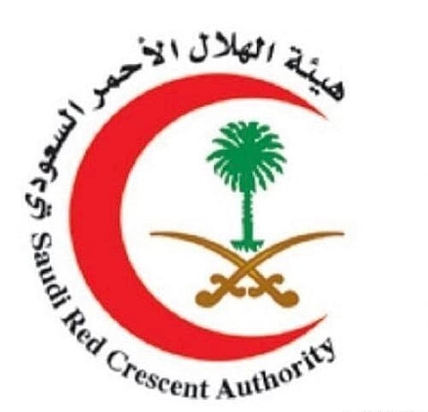 "أمير القصيم" يُكَرّم الهلال الأحمر لدوره التوعوي بربيع بريدة 38
