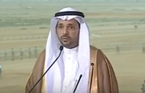 فواز اللعبون في قصيدة أمام الملك: كنّا وصرنا وما زِلنا سلاطِينا