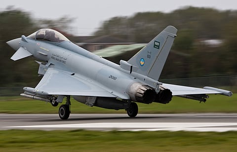 اعتقال قس وناشط حاولا إفساد طائرات حربية سعودية بـ"المطرقة"