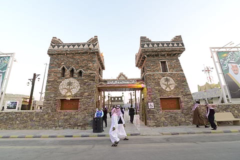 بالصور.. "الجنادرية" تفرد ذراعيها وقلبها للزوار.. تراث وثقافة ورياضة