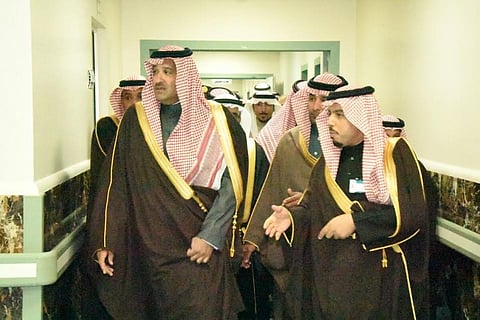 أمير المدينة يفتتح "الطوارئ والعناية والغسيل الكلوي" بمستشفى العلا