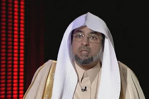 "العبدالكريم" يخرج عن صمته متبرئاً من إباحة الغناء ويهدد بالقضاء