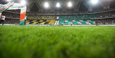 جمهور الاتحاد والأهلي يرسمون "تيفو" مميزًا في الديربي