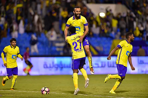 بالصور.. "العالمي" هزم الخليج بالثلاثة وصعد للثالث