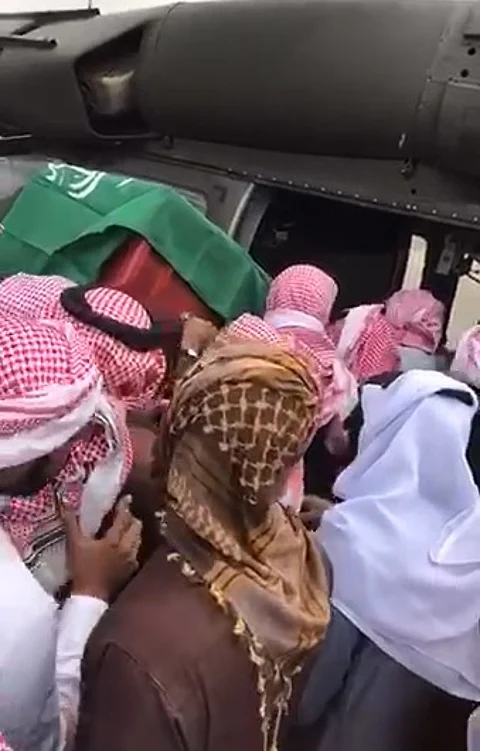 بالفيديو.. محافظ المندق والمواطنون يستقبلون جثمان الشهيد الزهراني