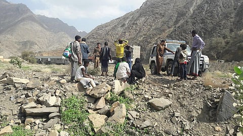 شاهد.. عمليات أمنية مثيرة بجبال جازان تطيح بـ 1596 وتكشف حيل المخدرات