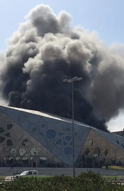 السيطرة على الحريق الضخم بدار الأوبرا الكويتية
