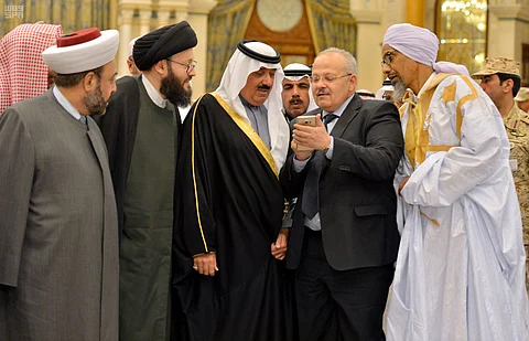 وزير الحرس الوطني: الملك لا ينام حتى يقرأ كتاباً