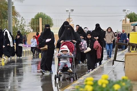بالصور.. الجنادرية تفتح أبوابها للعائلات ..تراث ومشي وأجواء ساحرة