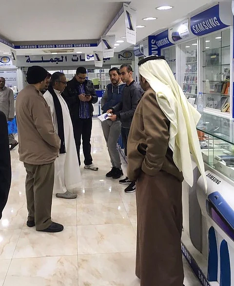 "معاً للرصد" يوقع 4 وافدين يمتهنون صيانة الجوالات بالرياض