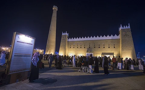 "الزامل": 300 ألف زائر وزائرة للقرية التراثية بـ"الجنادرية" في سادس أيامه