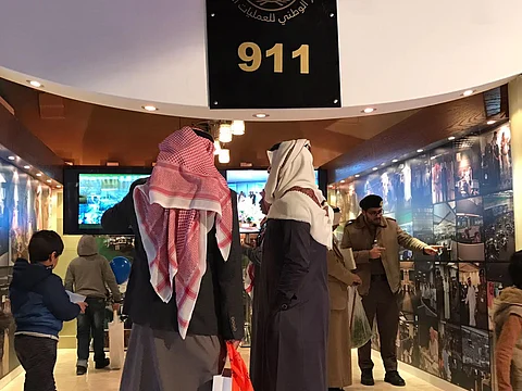 شاهد.. الزوار يتوافدون على جناح عمليات ٩١١ الأمني بالجنادرية