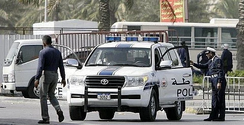 كانوا متجهين لإيران بقارب.. الأمن البحريني يحبط تهريب مطلوبين هاربين من "جو"