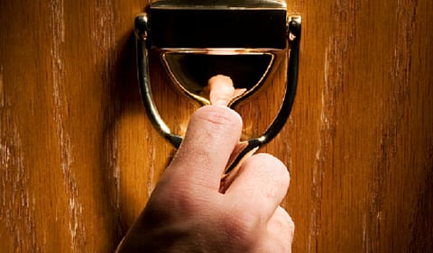 أغرب حكم على امرأة بريطانية أزعجت جيرانها