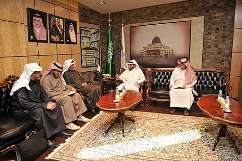 محافظ "التقني" يكشف عن توجّه لتصميم لائحة للعمل التطوعي تواكب "الرؤية"