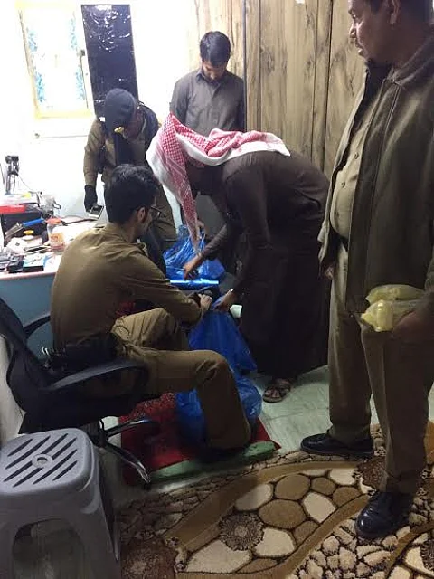 توقيف 7 وافدين يمارسون صيانة الجوالات في شقة بالرياض
