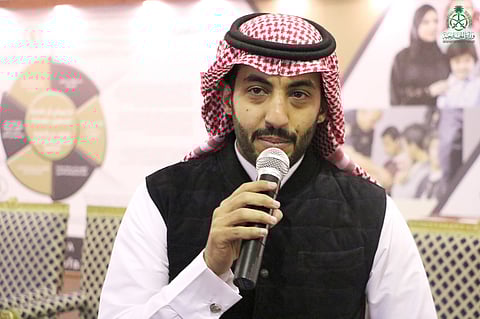 تعرّف على الشاب الذي خطف "ميكرفون" الخارجية في الجنادرية