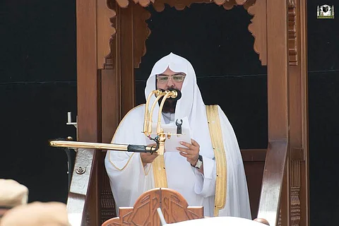 "السديس": خوارج العصر يستغلون الشبكة العنكبوتية في إشعال الأراجيف