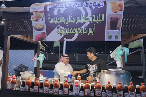 "القصبي" يتوقف عند شاب أصم وأبكم يدير محلاً في "بسطة ماركت"